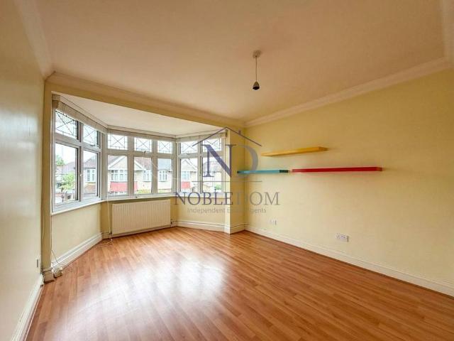 House for rent in Whitton, Greater London