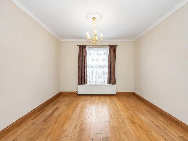 House for rent in Seven Kings, Greater London