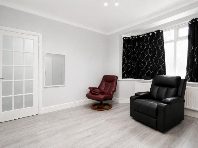 House for rent in Woodford, Greater London