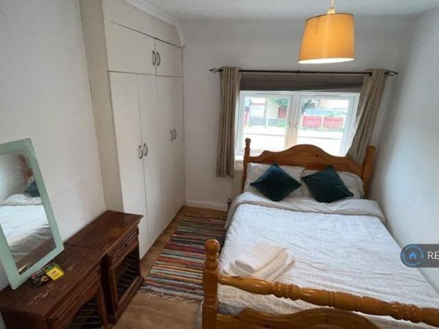 House for rent in London Borough of Hounslow, Greater London