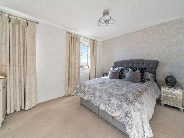 House for rent in Pachesham Park, Surrey