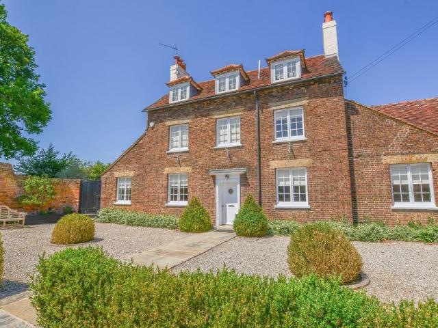 House for rent in Birch Green, Colliers End