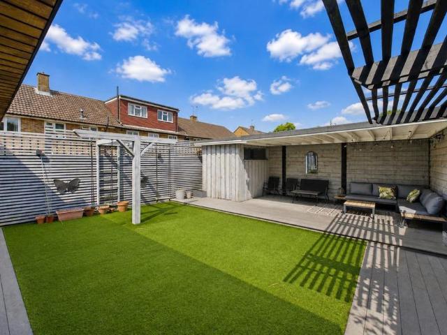 House for rent in Bourne End, Pouchen End