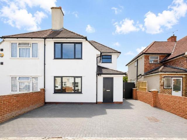 House for rent in London Borough of Hounslow, Greater London