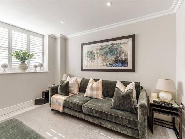 House for rent in Blackhills, Surrey