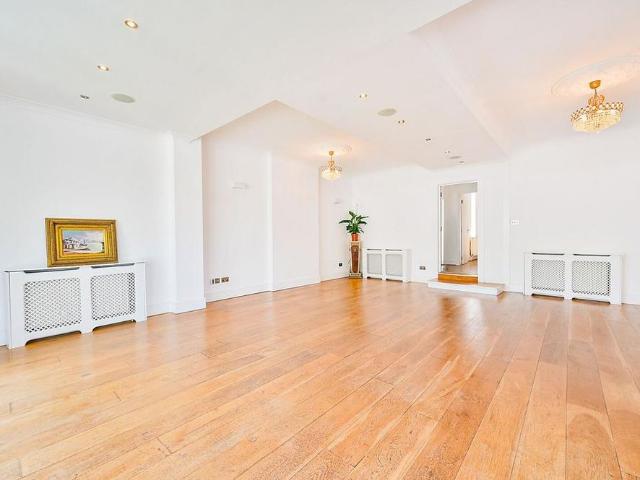 House for rent in London Borough of Hounslow, Greater London