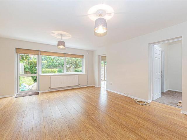 House for rent in Hatching Green, Five Acres