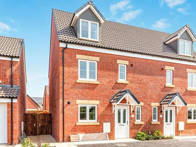 Apartment for rent in Priors Hall Park, Weldon