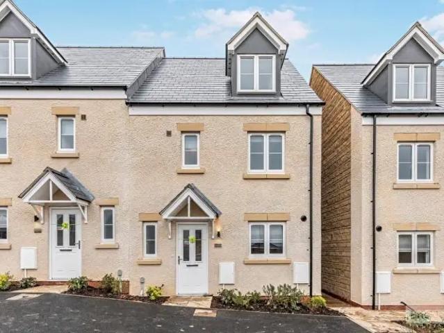 Apartment for rent in Priors Hall Park, Weldon