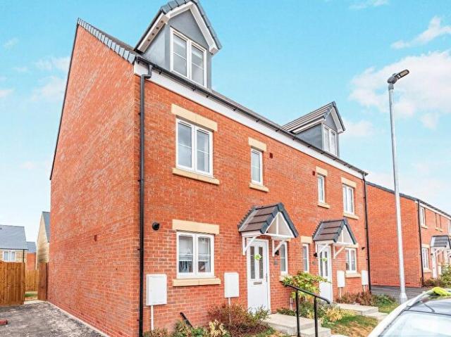 Apartment for rent in Priors Hall Park, Weldon