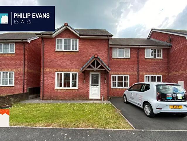 Apartment for rent in Llanbadarn Fawr, Penparcau