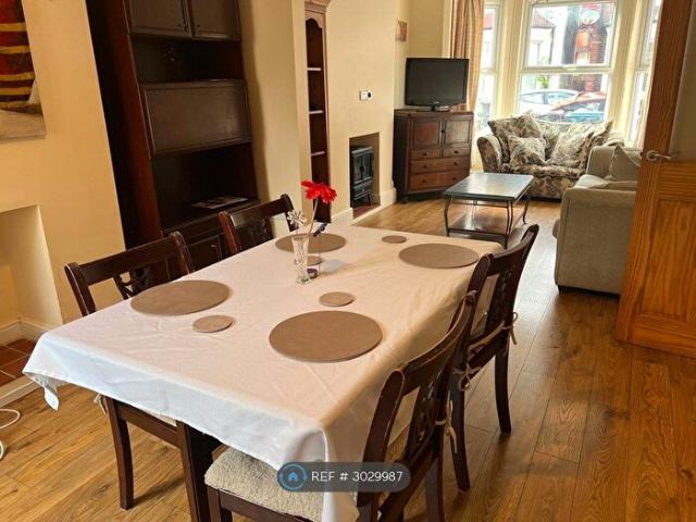 Apartment for rent in Abbey Park, Barton In Fabis