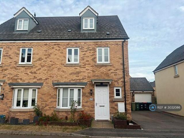 Apartment for rent in Oxley Park, Shenley Church End