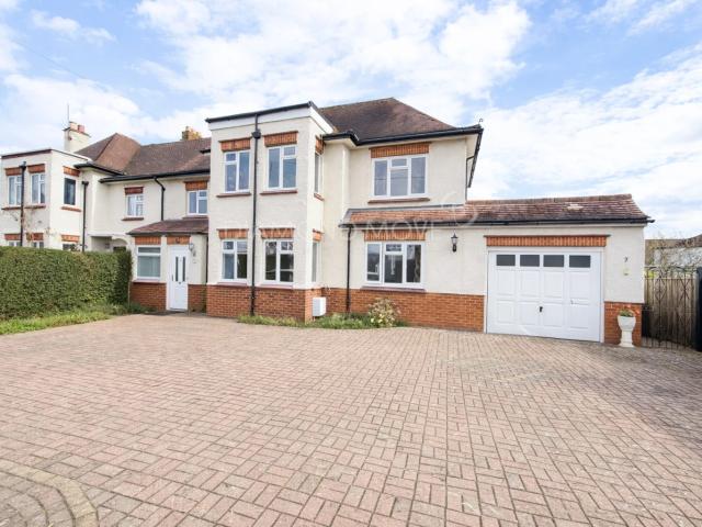 Studio for rent in Staines, Surrey