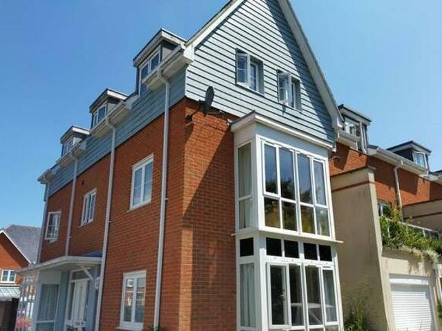 House for rent in Surrey