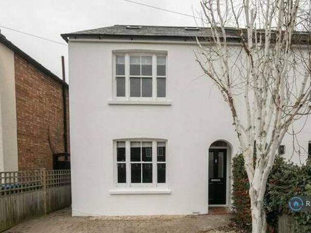 House for rent in Surrey, England
