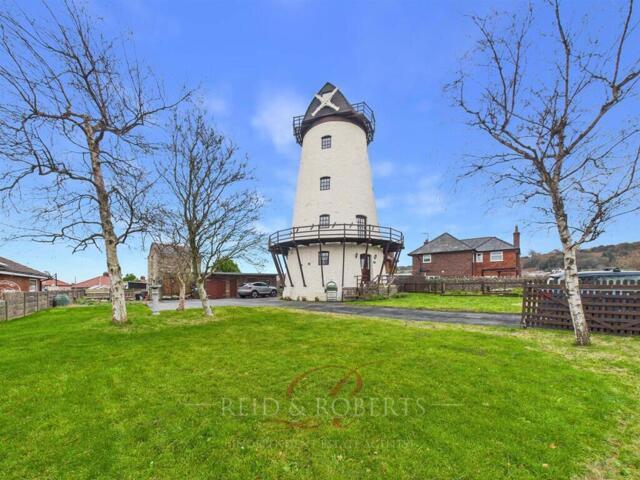 Room for sale in Holywell, Wales