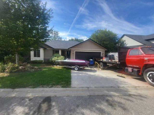 Room for rent in Lake Country, British Columbia
