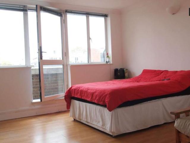 Room for rent in Lyons, Greater London
