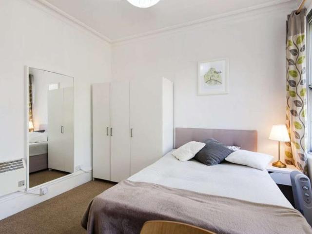 Room for rent in Lyons, Greater London