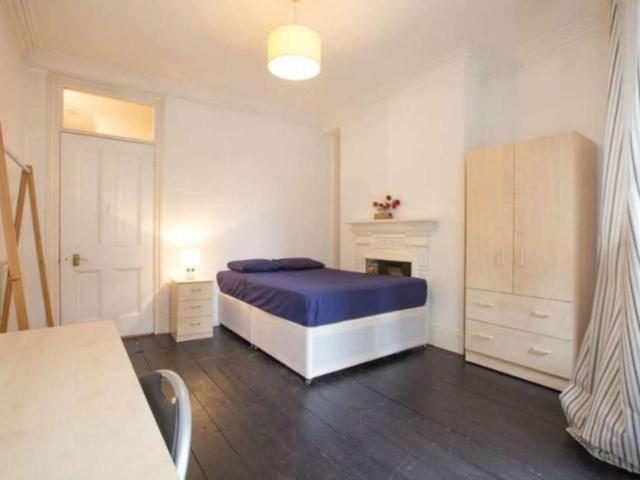 Room for rent in Lyons, Greater London
