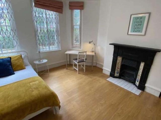 Room for rent in Lyons, Greater London