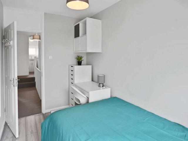 Room for rent in Lyons, Greater London