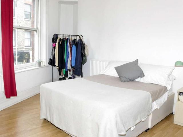 Room for rent in Lyons, Greater London