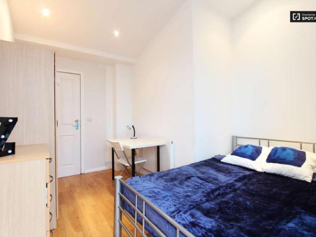 Room for rent in Lyons, Greater London