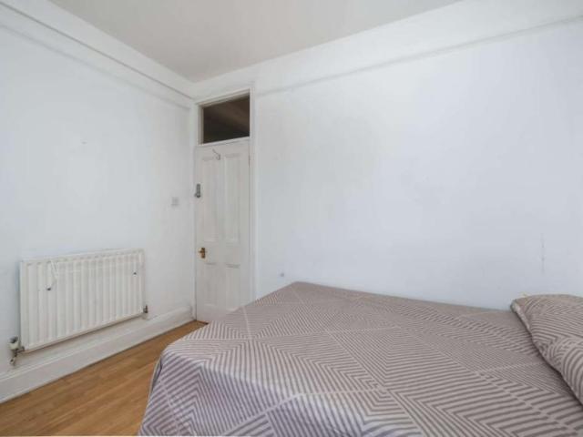 Room for rent in Lyons, Greater London