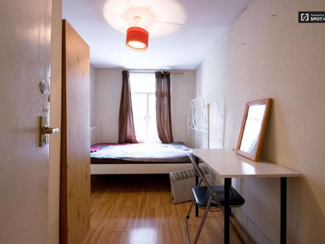 Room for rent in Lyons, Greater London