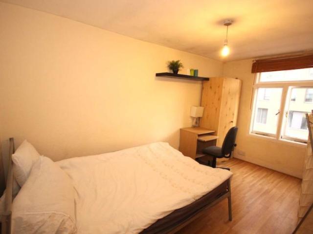 Room for rent in Lyons, Greater London