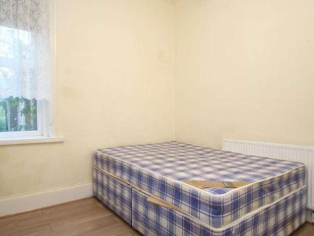 Room for rent in Lyons, Greater London