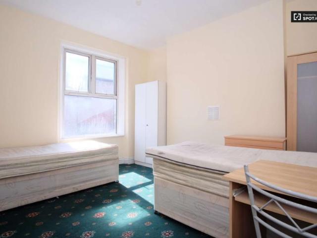 Room for rent in Lyons, Greater London