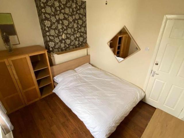 Room for rent in Lyons, Greater London