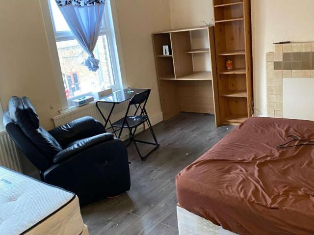 Room for rent in Lyons, Greater London