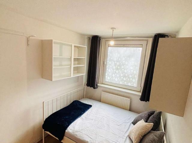 Room for rent in Lyons, Greater London
