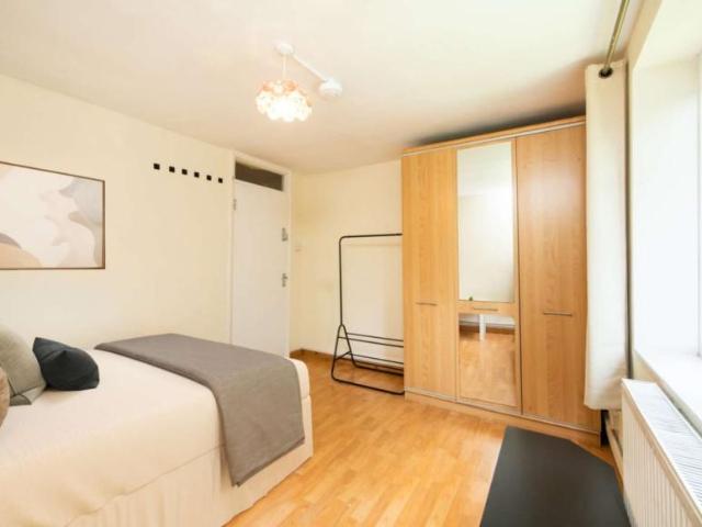 Room for rent in Lyons, Greater London