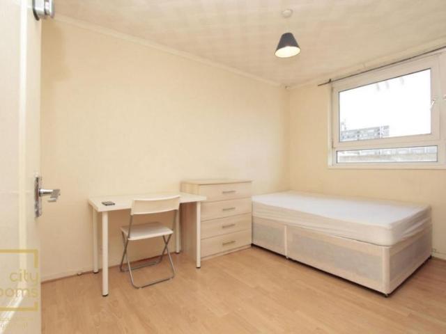Room for rent in Poplar Grove, Greater London