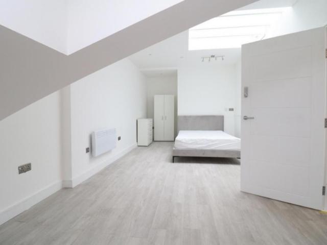 Room for rent in Callis Yard, Greater London