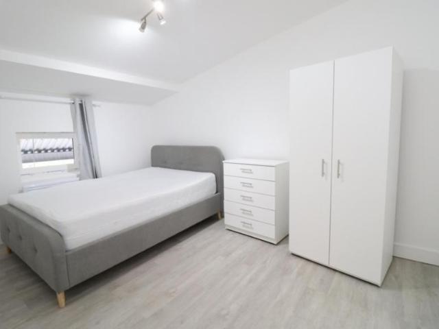 Room for rent in Callis Yard, Greater London