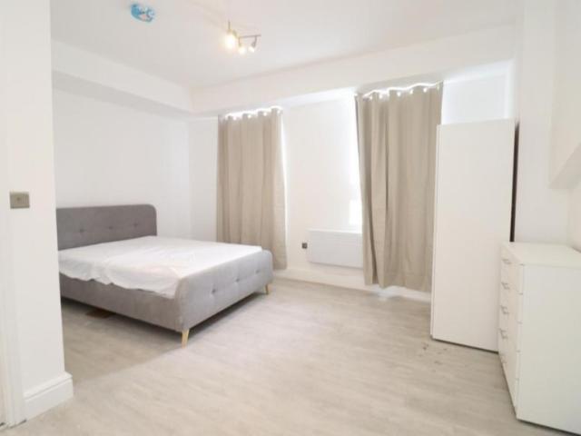 Room for rent in Callis Yard, Greater London
