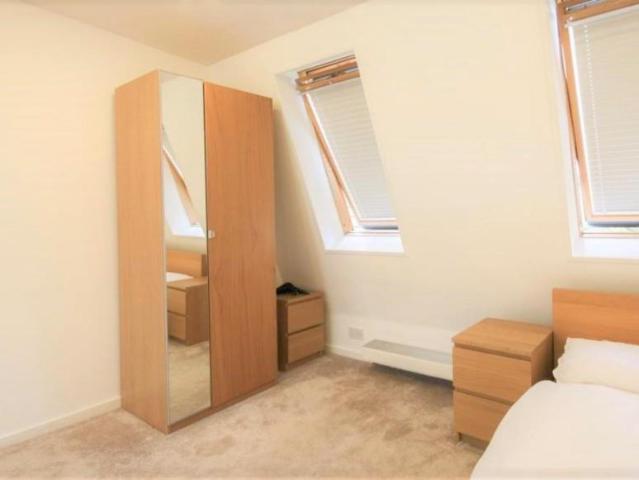 Room for rent in North Kensington, Greater London