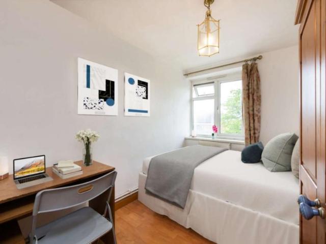 Room for rent in Lyons, Greater London