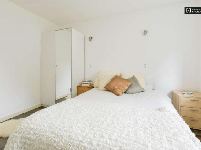 Room for rent in Lyons, Greater London