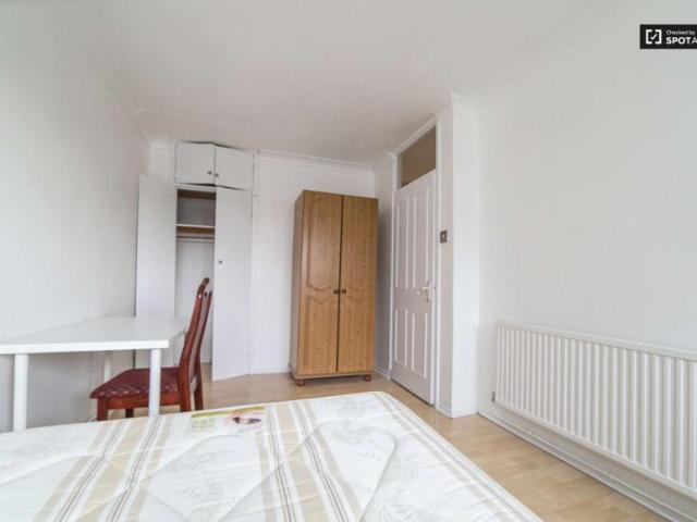 Room for rent in Lyons, Greater London