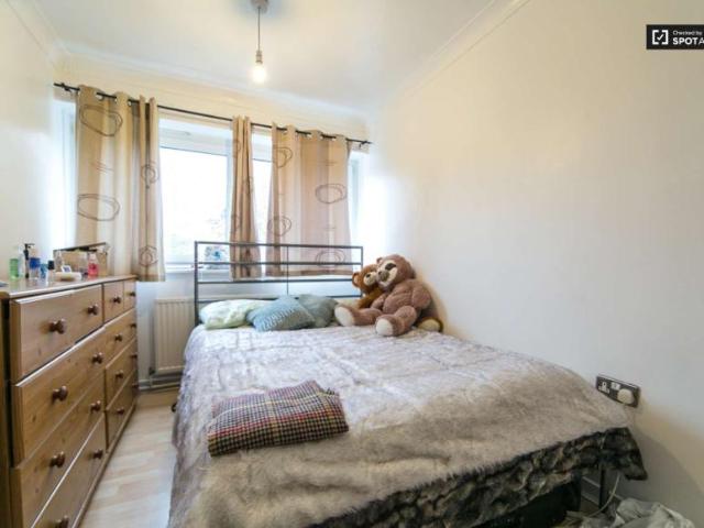 Room for rent in Lyons, Greater London