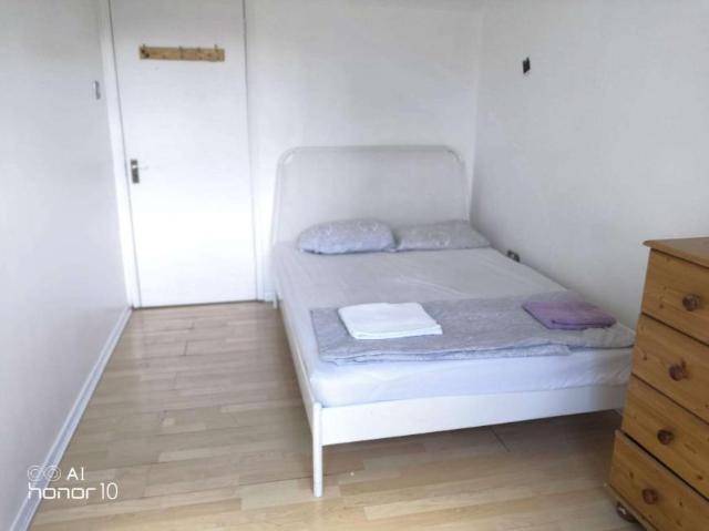 Room for rent in Lyons, Greater London