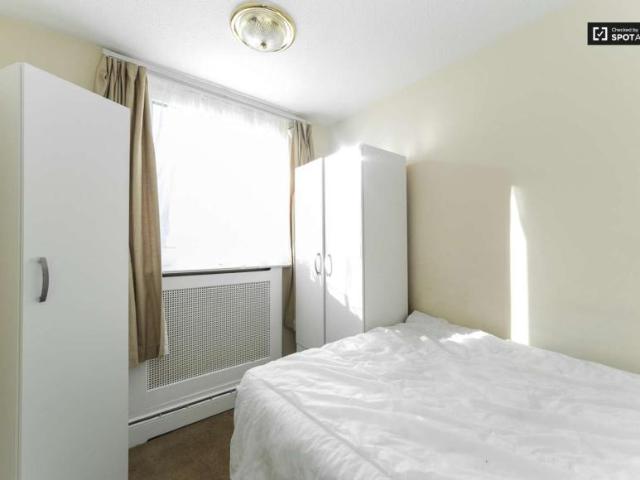 Room for rent in Lyons, Greater London