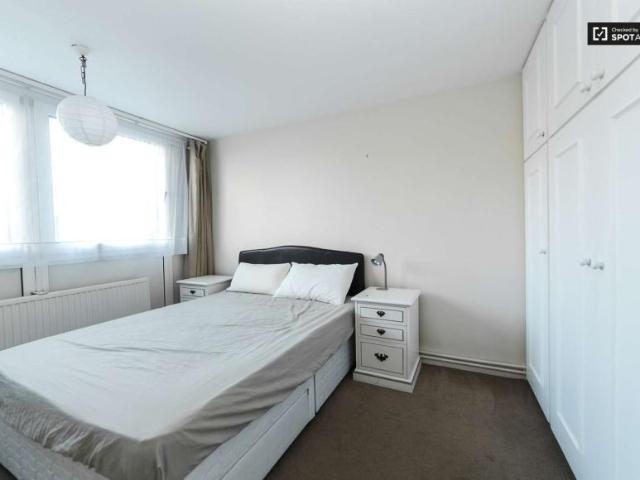 Room for rent in Lyons, Greater London